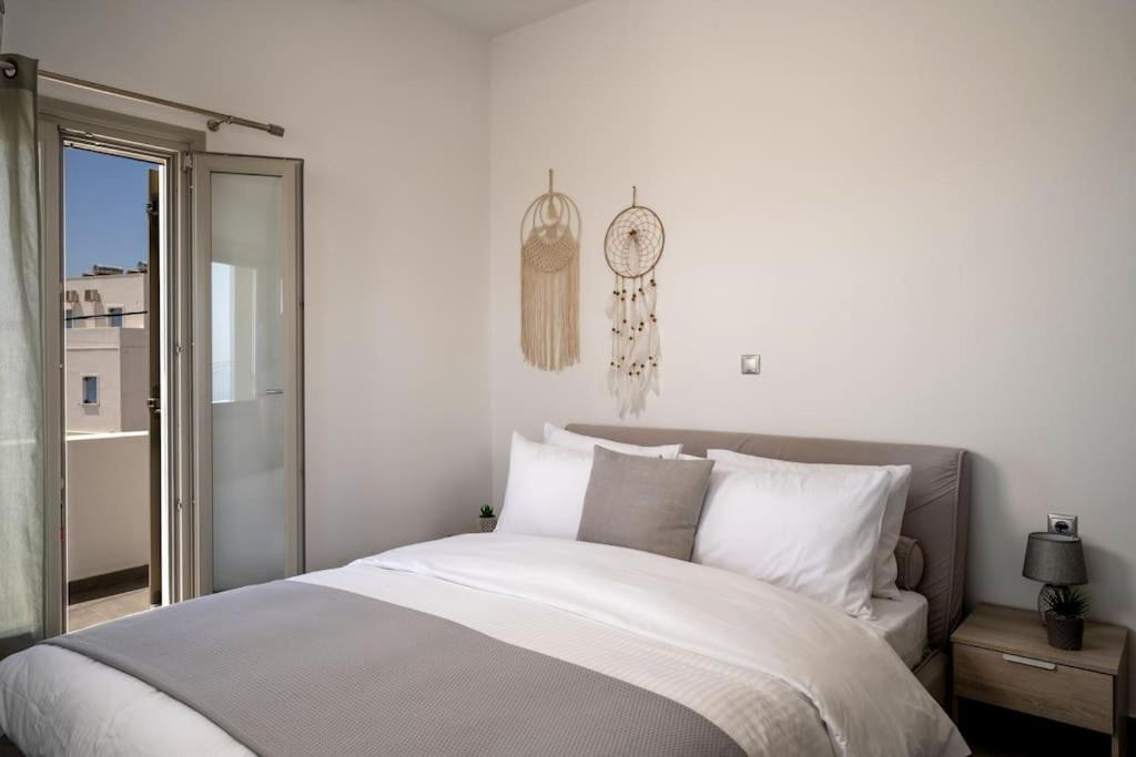 In The Heart Of Fira & Free Pool - Nychteri Suite Luaran gambar