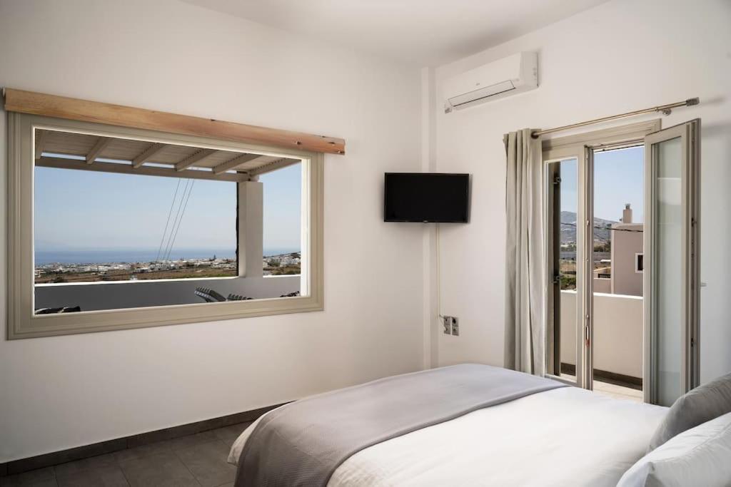 In The Heart Of Fira & Free Pool - Nychteri Suite Luaran gambar