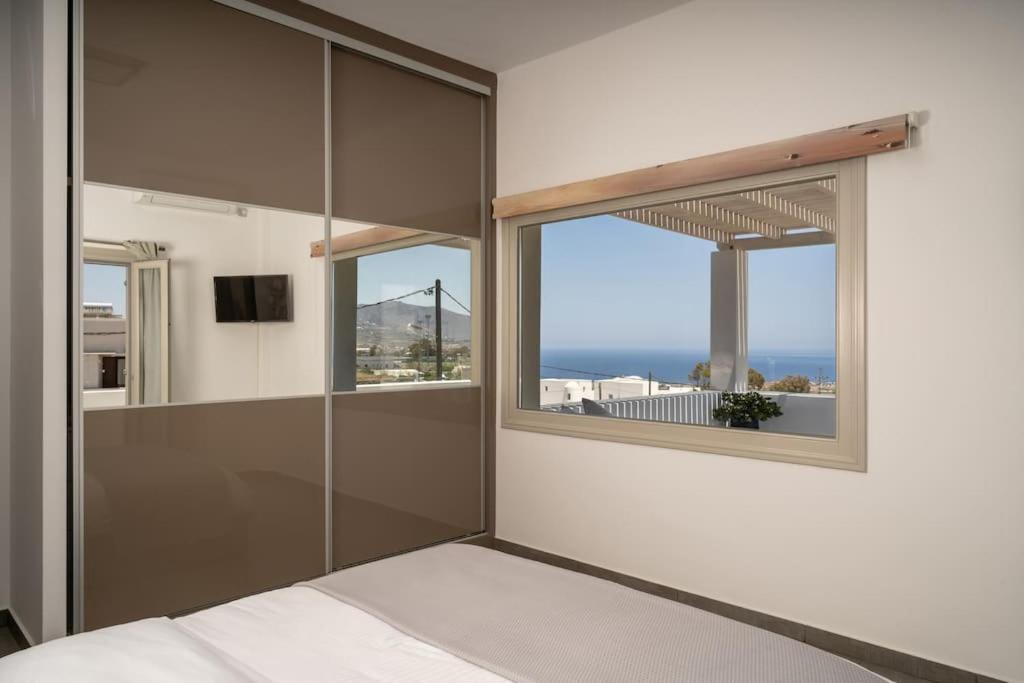 In The Heart Of Fira & Free Pool - Nychteri Suite Luaran gambar