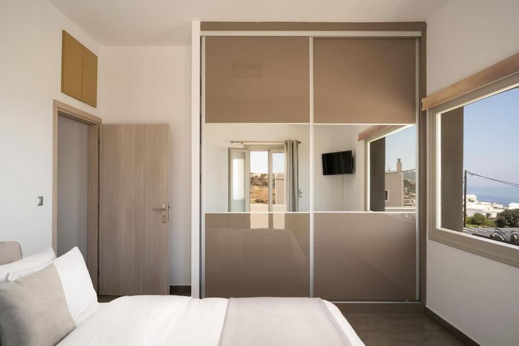 In The Heart Of Fira & Free Pool - Nychteri Suite Luaran gambar