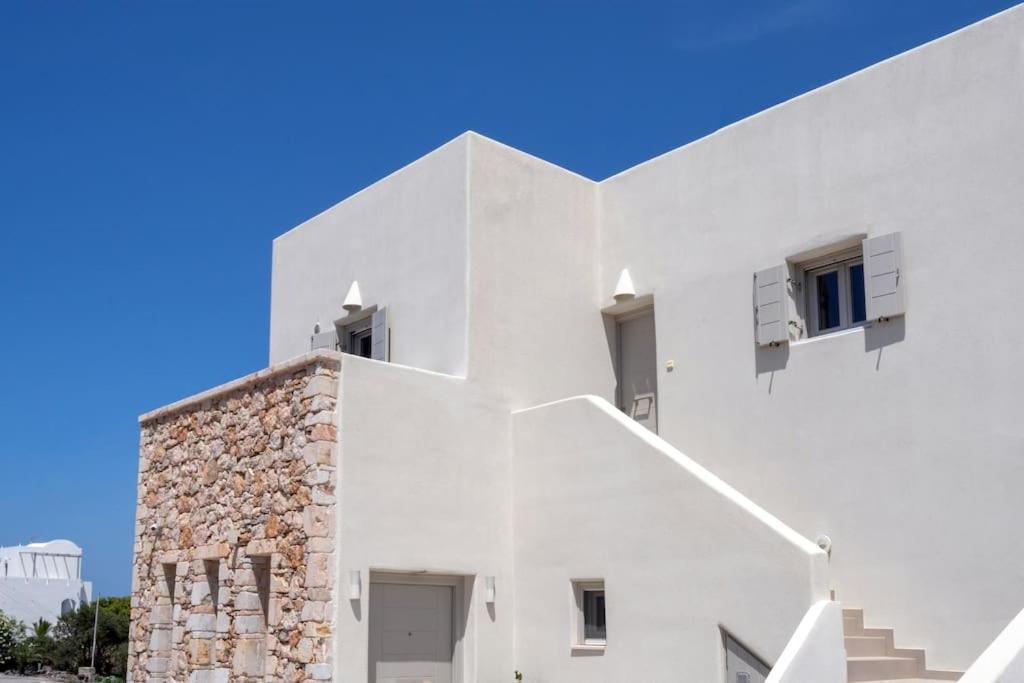 In The Heart Of Fira & Free Pool - Nychteri Suite Luaran gambar