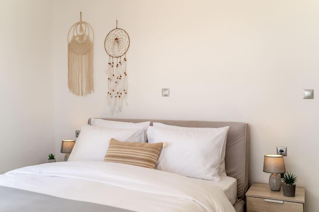 In The Heart Of Fira & Free Pool - Nychteri Suite Luaran gambar