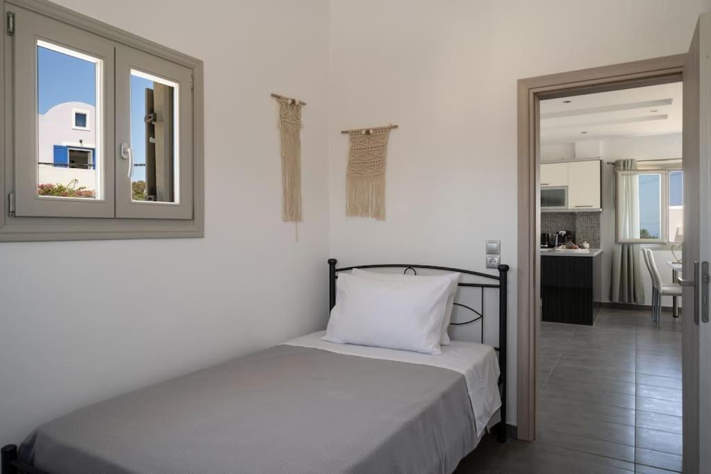 In The Heart Of Fira & Free Pool - Nychteri Suite Luaran gambar