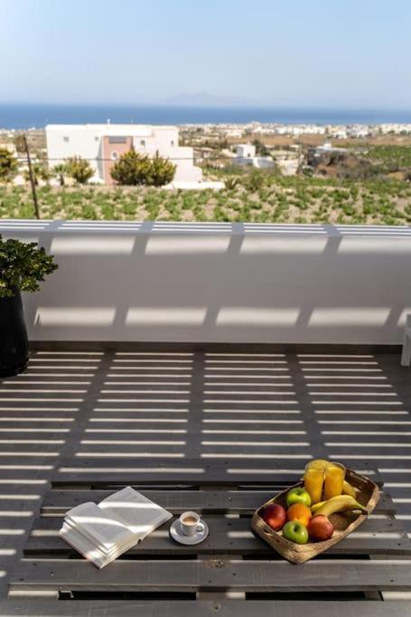 In The Heart Of Fira & Free Pool - Nychteri Suite Luaran gambar