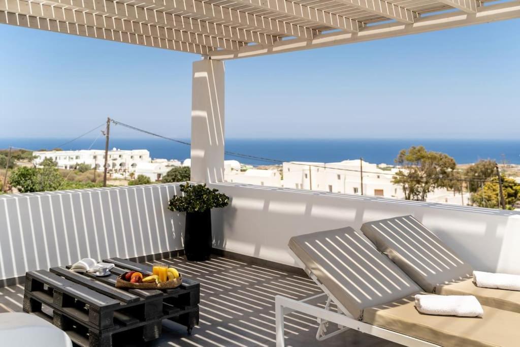 In The Heart Of Fira & Free Pool - Nychteri Suite Luaran gambar