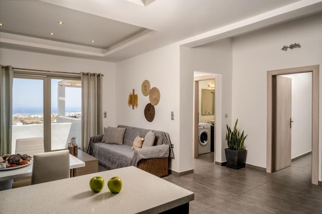 In The Heart Of Fira & Free Pool - Nychteri Suite Luaran gambar