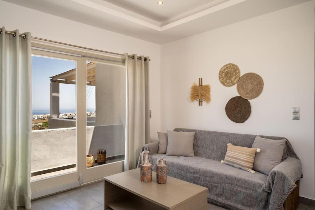 In The Heart Of Fira & Free Pool - Nychteri Suite Luaran gambar