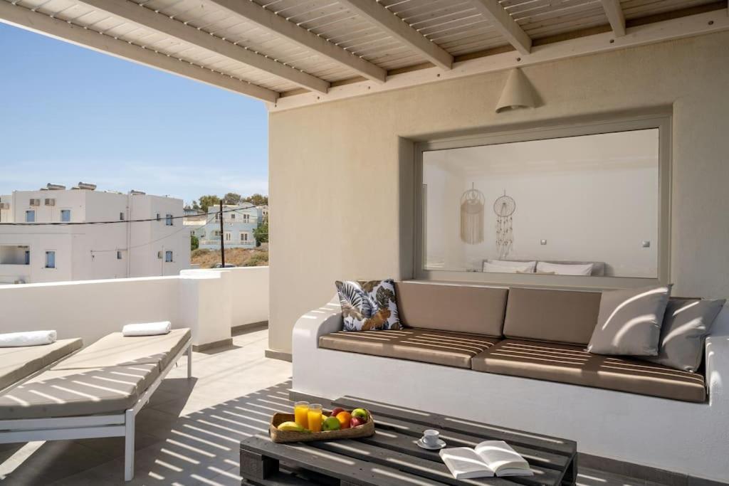 In The Heart Of Fira & Free Pool - Nychteri Suite Luaran gambar