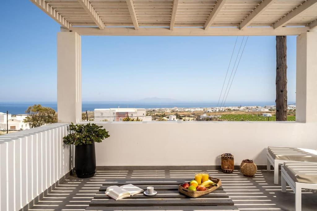 In The Heart Of Fira & Free Pool - Nychteri Suite Luaran gambar